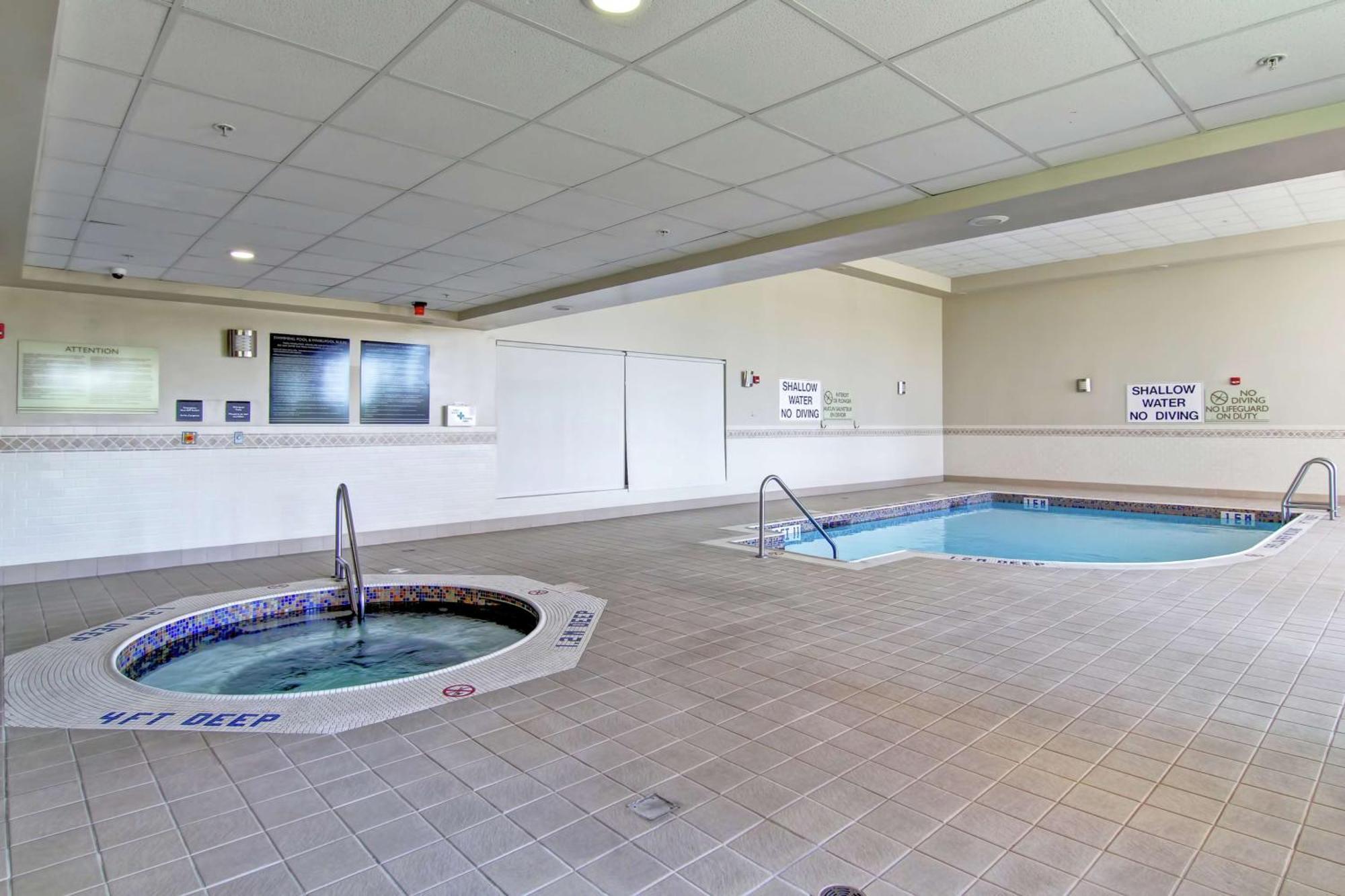 Hilton Garden Inn Ottawa Airport Exterior photo