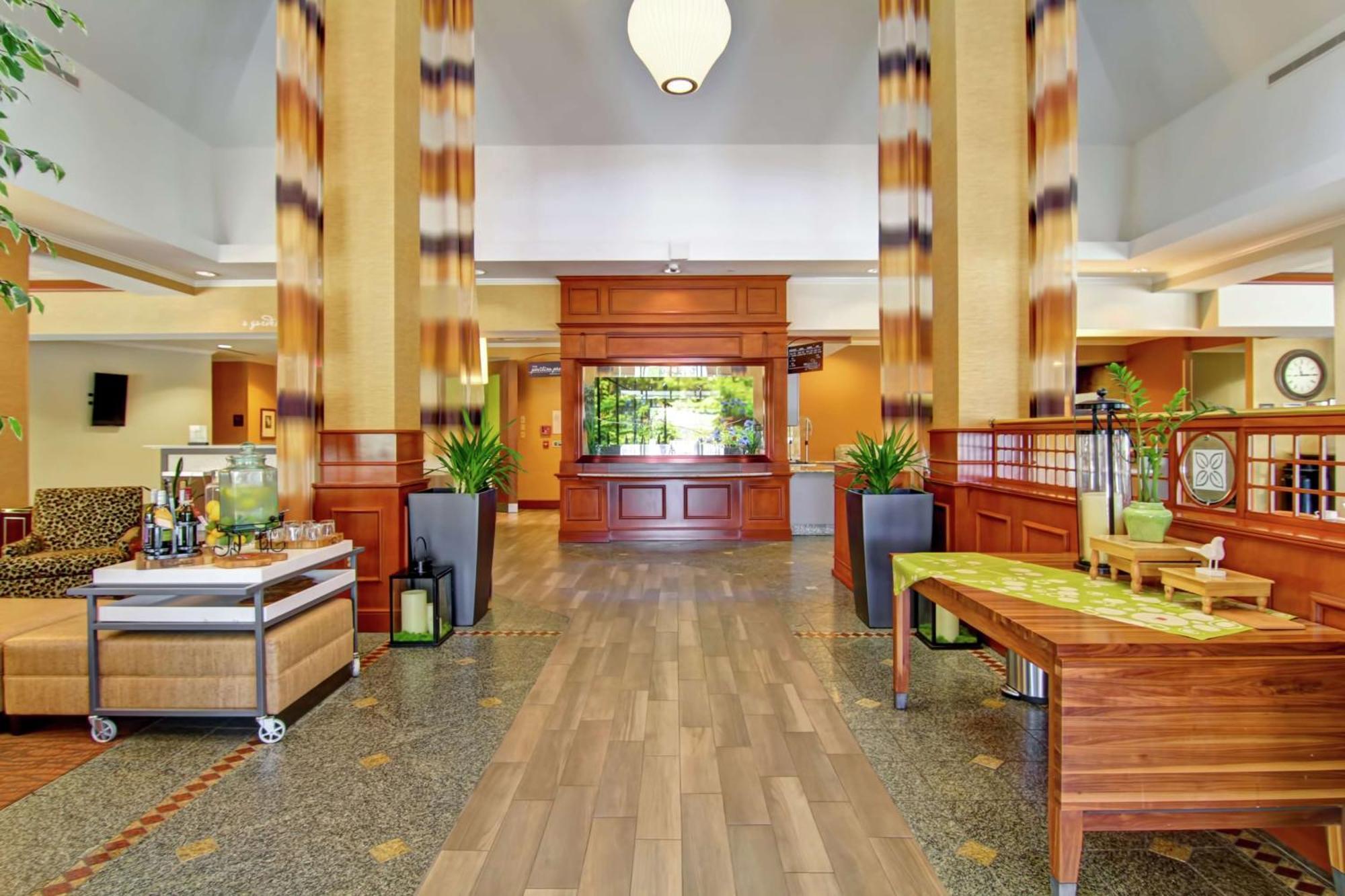 Hilton Garden Inn Ottawa Airport Exterior photo